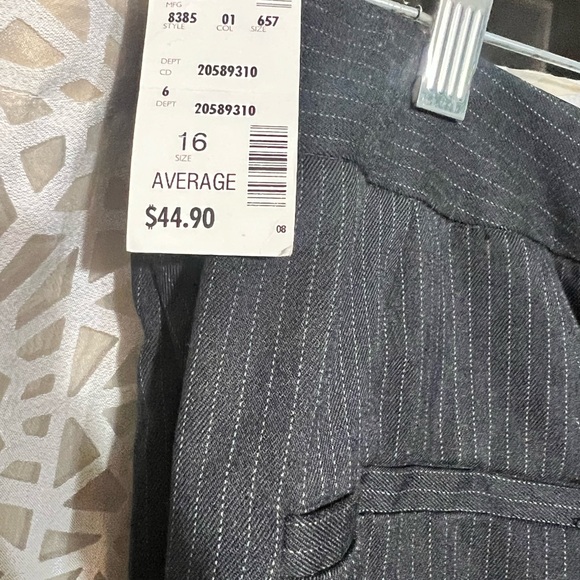 Vintage Avenue Woman’s Pinstripe Blazer and Pants Set size 16 - Picture 5 of 11